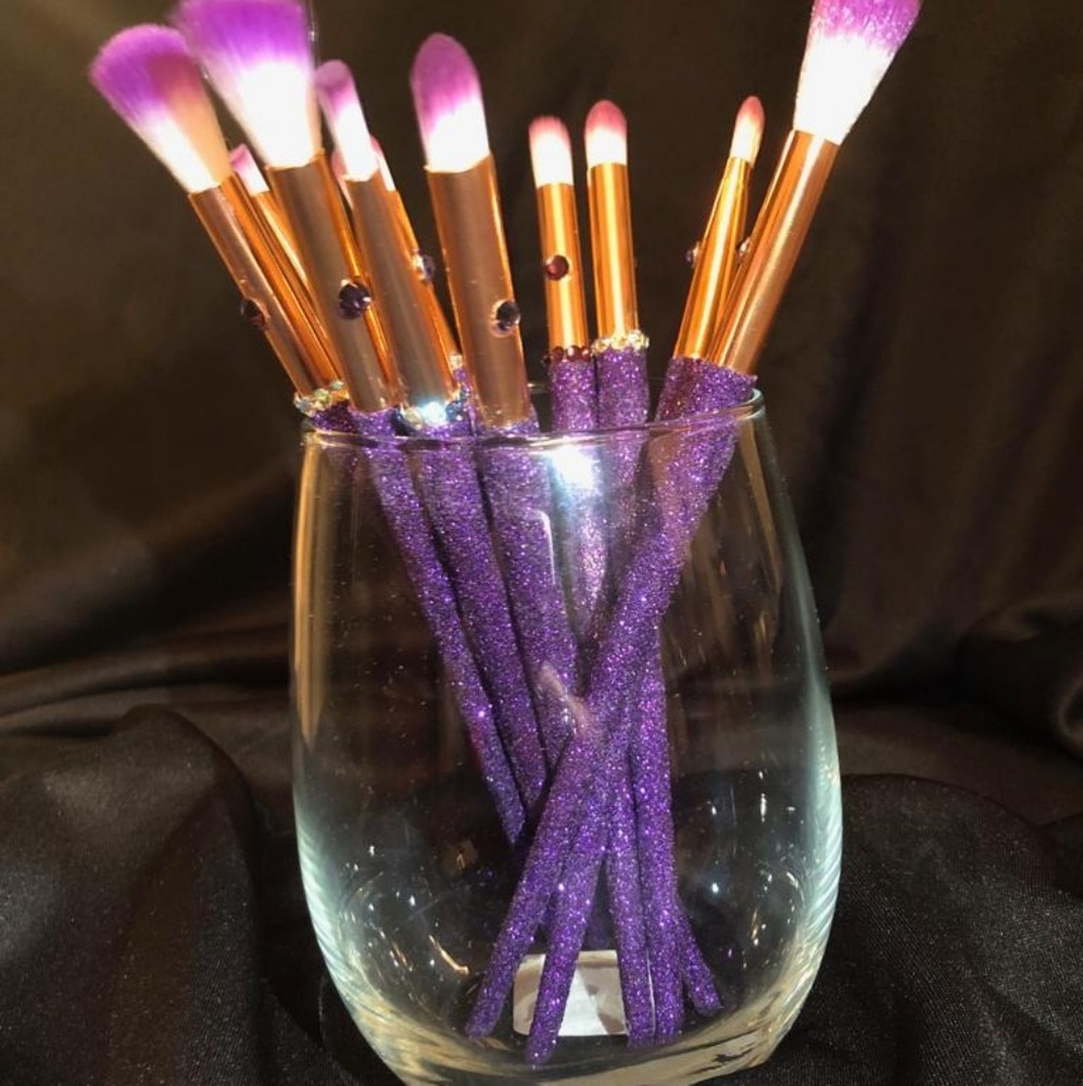 Makeup brushes